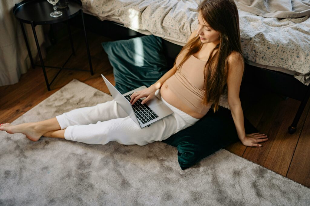 Séance de Yoga en Ligne pour Mamans Après l'Accouchement